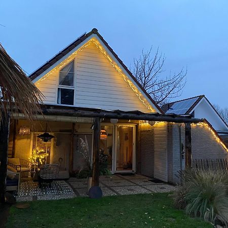 "Zeelandzon" Holiday Home By The Lake With Jacuzzi And Sauna Herkingen エクステリア 写真
