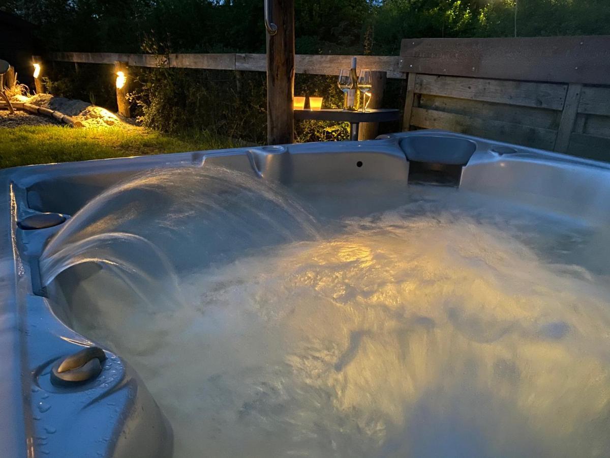 "Zeelandzon" Holiday Home By The Lake With Jacuzzi And Sauna Herkingen エクステリア 写真