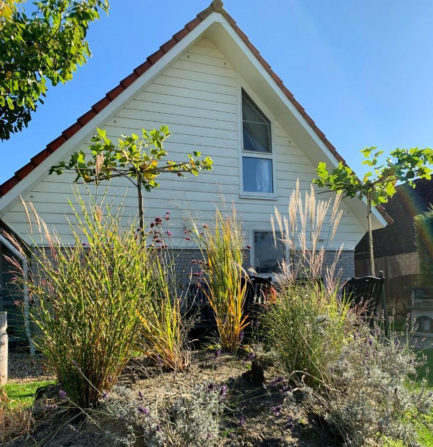 "Zeelandzon" Holiday Home By The Lake With Jacuzzi And Sauna Herkingen エクステリア 写真