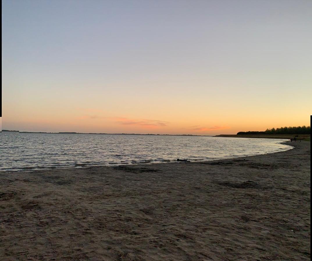 "Zeelandzon" Holiday Home By The Lake With Jacuzzi And Sauna Herkingen エクステリア 写真