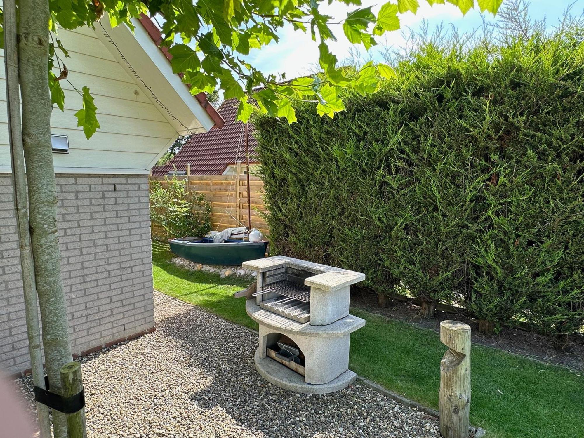 "Zeelandzon" Holiday Home By The Lake With Jacuzzi And Sauna Herkingen エクステリア 写真